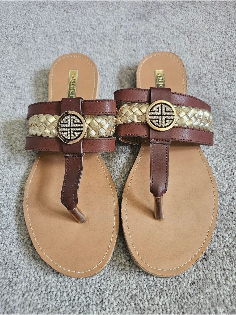 QUEEN Chic Brown & Gold Braided Slide Sandals T-Strap Faux Leather Size 9